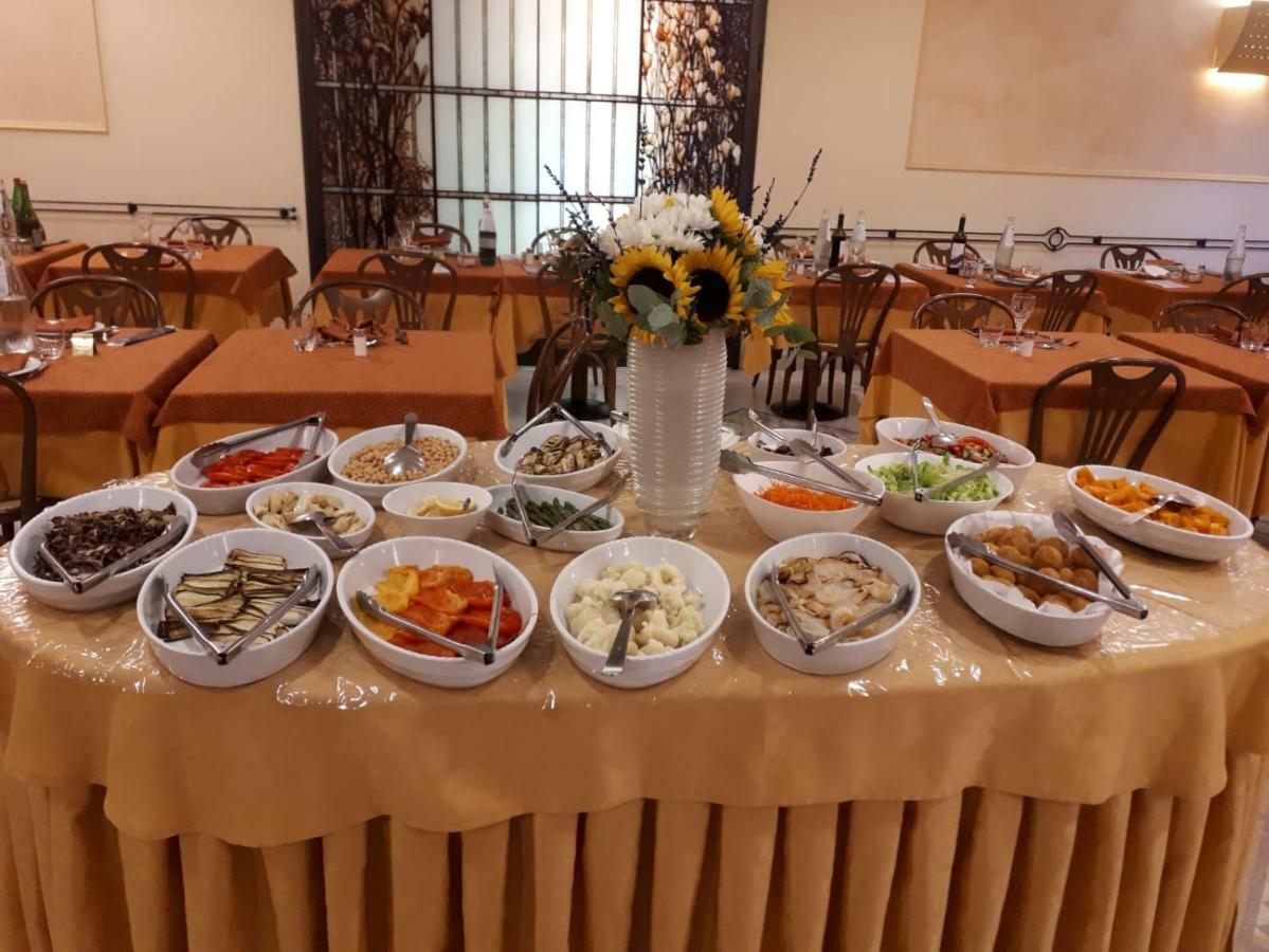 Albergo Vittoria سالسوماجّوري تيرمي المظهر الخارجي الصورة